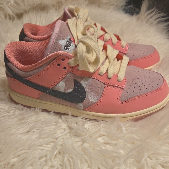 Nike Women's Coral and Cream Sneakers - Picture 2 of 9